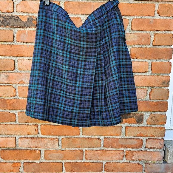 New Flynn O'Hara Green Multicolored Plaid Academia Skirt. - Picture 7 of 16